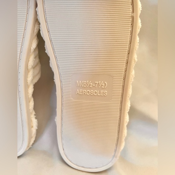 NWT Aerosoles Women’s Ribbed Chenille Slippers, Size 6 1/2 - 7 1/2! - Picture 6 of 7